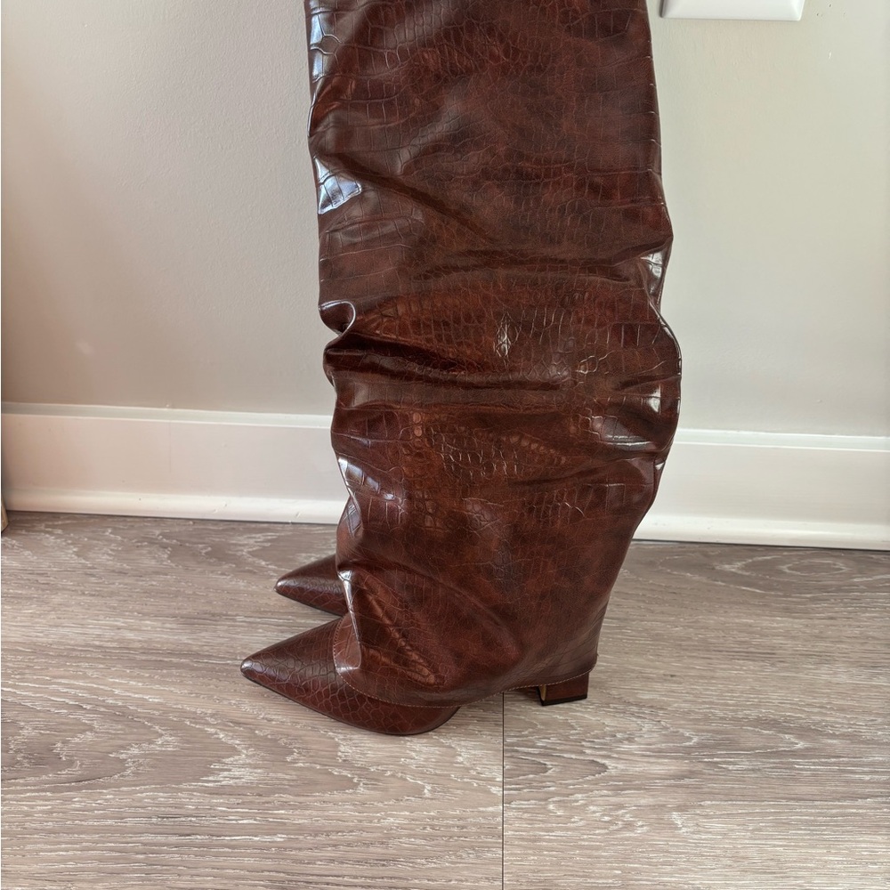 Elegant Brown Women's Boots